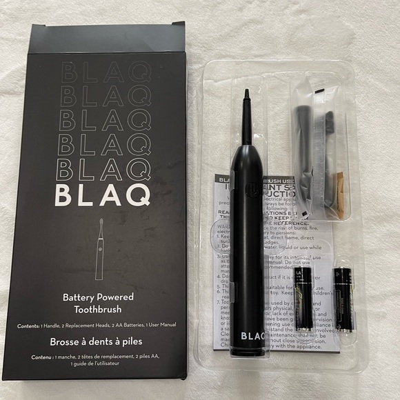 BLAQ Other - BLAQ Battery Powered Toothbrush 1 Handle 2 Replacement Heads Batteries